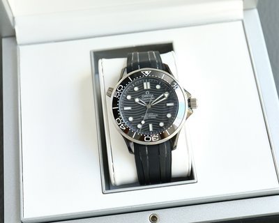 追跡付 オメガスーパーコピー海馬300メートル潜水腕時計