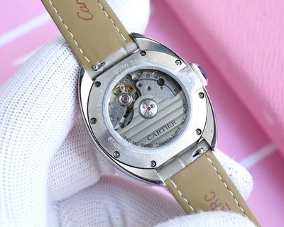 累積売上総額第１位！カルティエ スーパーコピー CLE DEカルティエキー最新力作腕時計2色