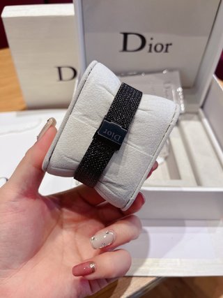 新作 ディオール n級品 La Mini D de Dior Satineシリーズの高級腕時計