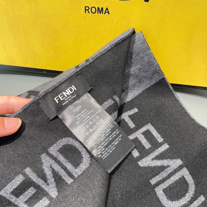 ★超人気 Fendi フェンディ n級品 カップルスタイル マフラー