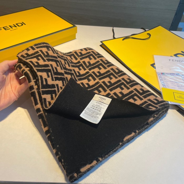 追跡付 Fendi フェンディ n級品 カップルスタイル マフラー