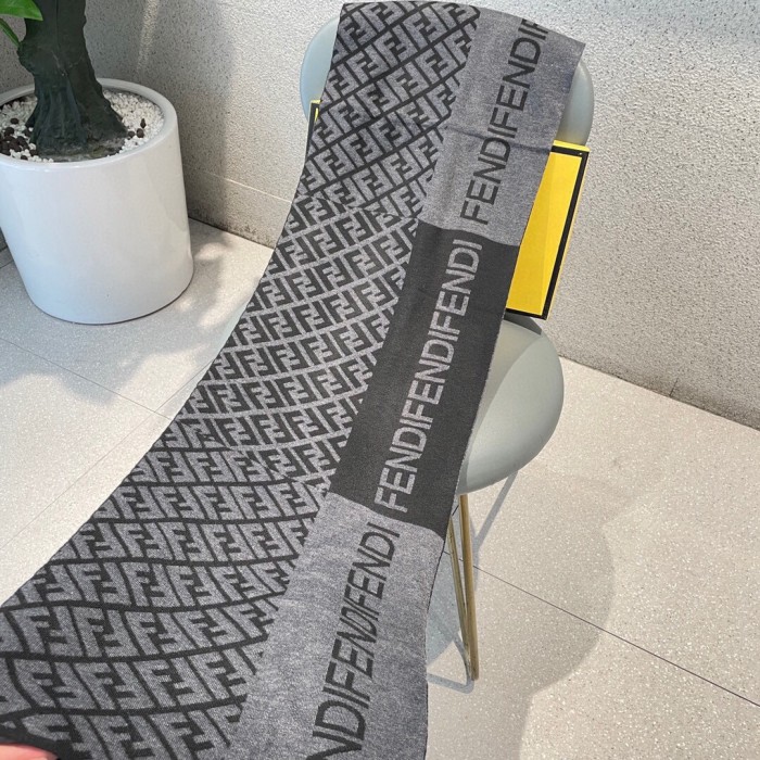 ★超人気 Fendi フェンディ n級品 カップルスタイル マフラー