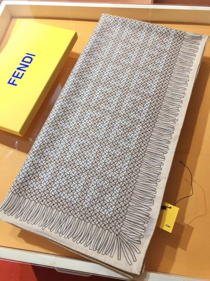 稀少 Fendi フェンディ 激安通販 レディースビロードのスカーフ