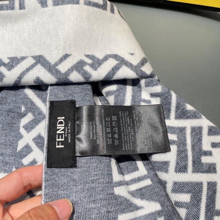 高品質 Fendi フェンディスーパーコピー カップルスタイル マフラー