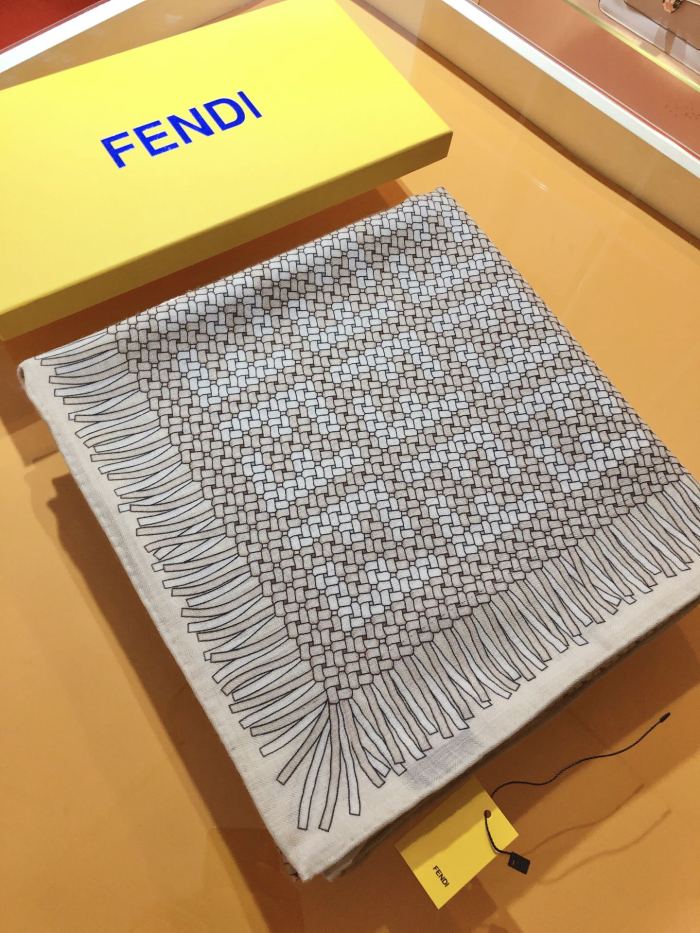 稀少 Fendi フェンディ 激安通販 レディースビロードのスカーフ