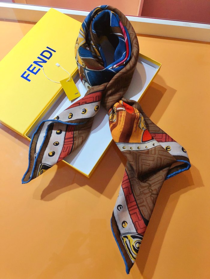 稀少 Fendi フェンディスーパーコピーレディースビロードのスカーフ