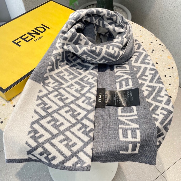 高品質 Fendi フェンディスーパーコピー カップルスタイル マフラー