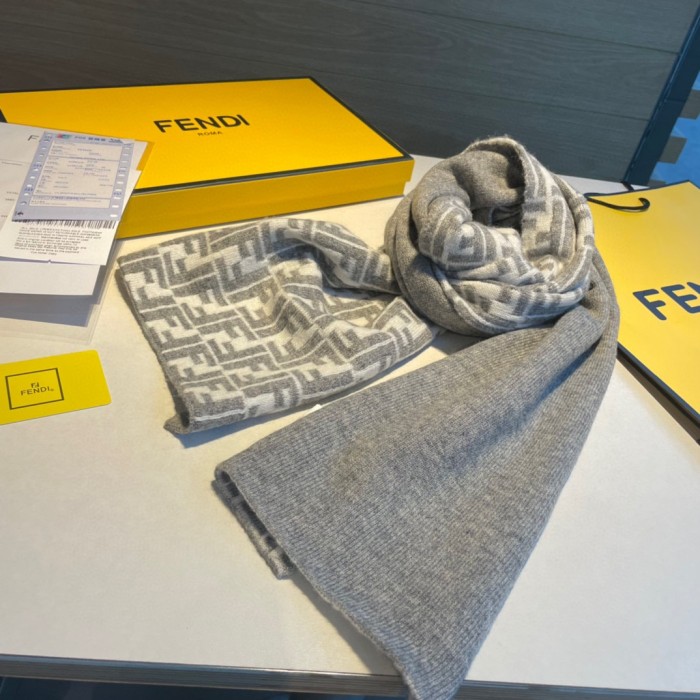 【話題商品！】 Fendi フェンディ スーパーコピー カップルスタイル マフラー