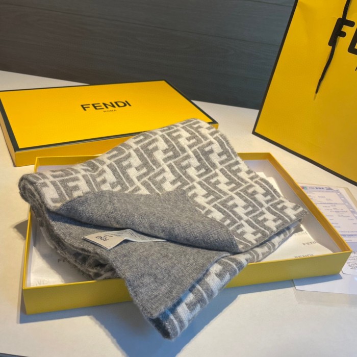 【話題商品！】 Fendi フェンディ スーパーコピー カップルスタイル マフラー