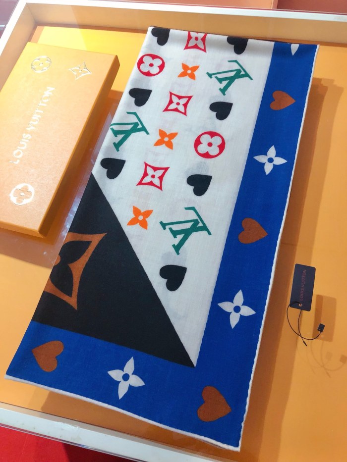日本未入荷 ルイヴィトン 偽物通販 スカーフ140 cmベルベット版は