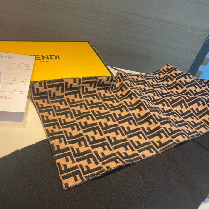 追跡付 Fendi フェンディ n級品 カップルスタイル マフラー