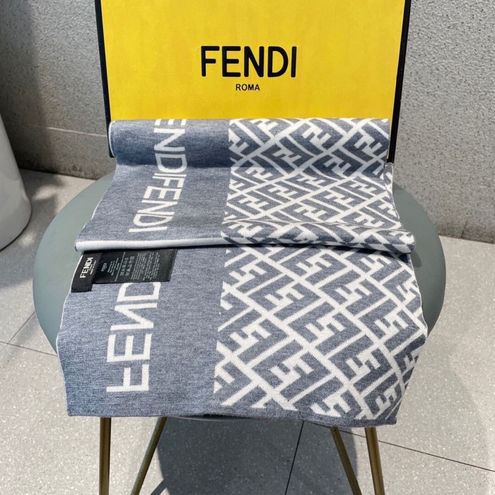 高品質 Fendi フェンディスーパーコピー カップルスタイル マフラー