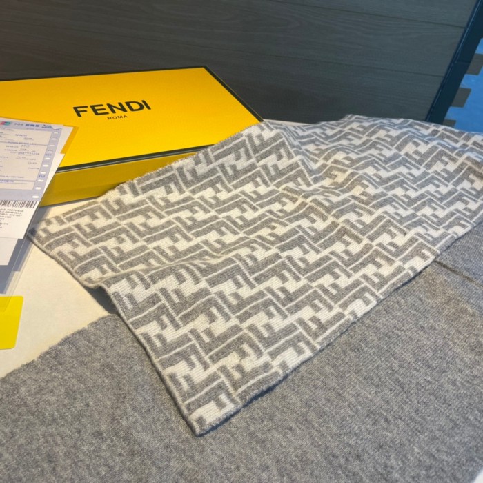 【話題商品！】 Fendi フェンディ スーパーコピー カップルスタイル マフラー