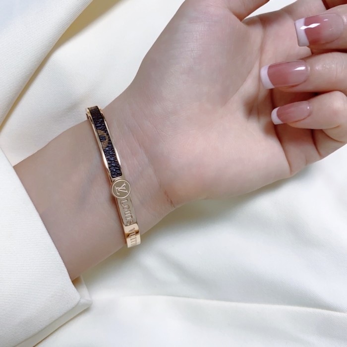 大人気 ルイヴィトン コピーおすすめ ニュートラルレザー ブレスレット