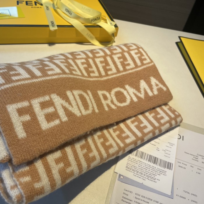 新作 Fendi フェンディ 激安偽物 レディース マフラー