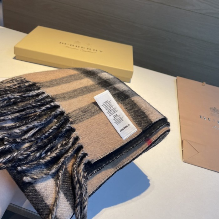【話題商品！】Burberryバーバリー コピー最新リバーシブルスカーフ