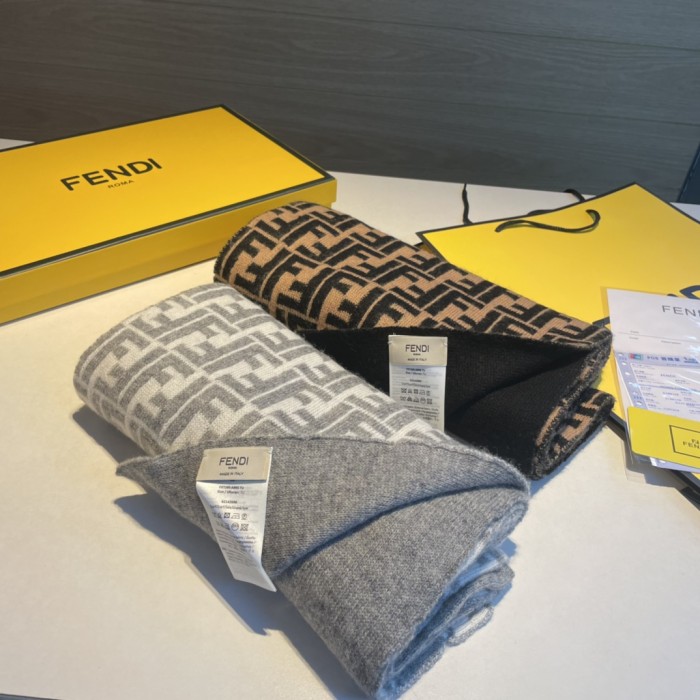 日本未入荷 Fendi フェンディ 激安通販 両面 マフラー