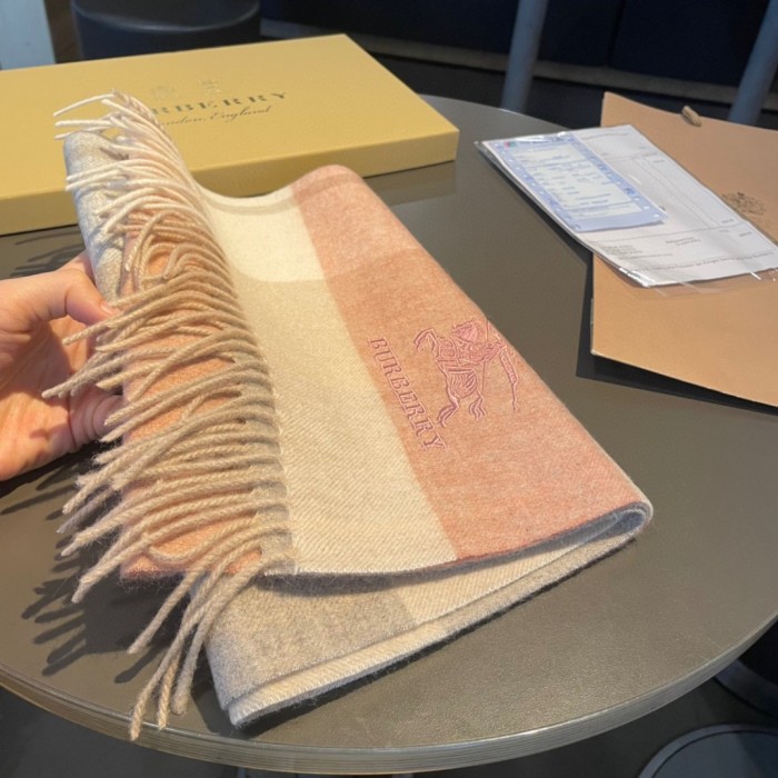 追跡付 Burberryバーバリー 激安偽物 輸入カシミヤアルファベットロゴ刺繍マフラー