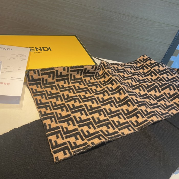 【限定】Fendi フェンディ 偽物通販 両面 マフラー
