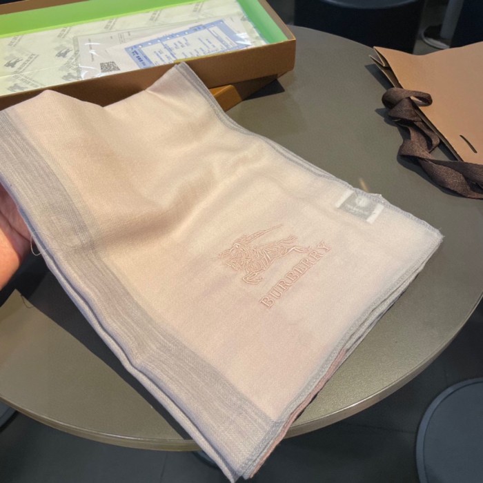 ★超人気 Burberryバーバリー n級品 極薄カシミヤチェックストール