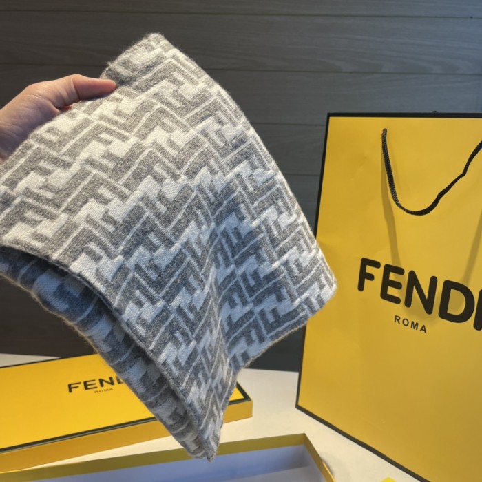 日本未入荷 Fendi フェンディ 激安通販 両面 マフラー