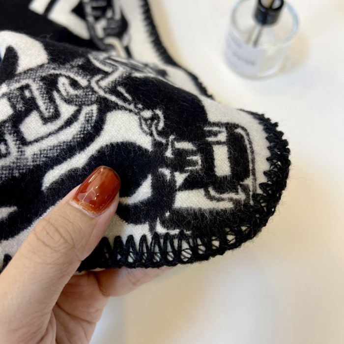 【話題商品！】 Fendi フェンディ コピー レディース マフラー