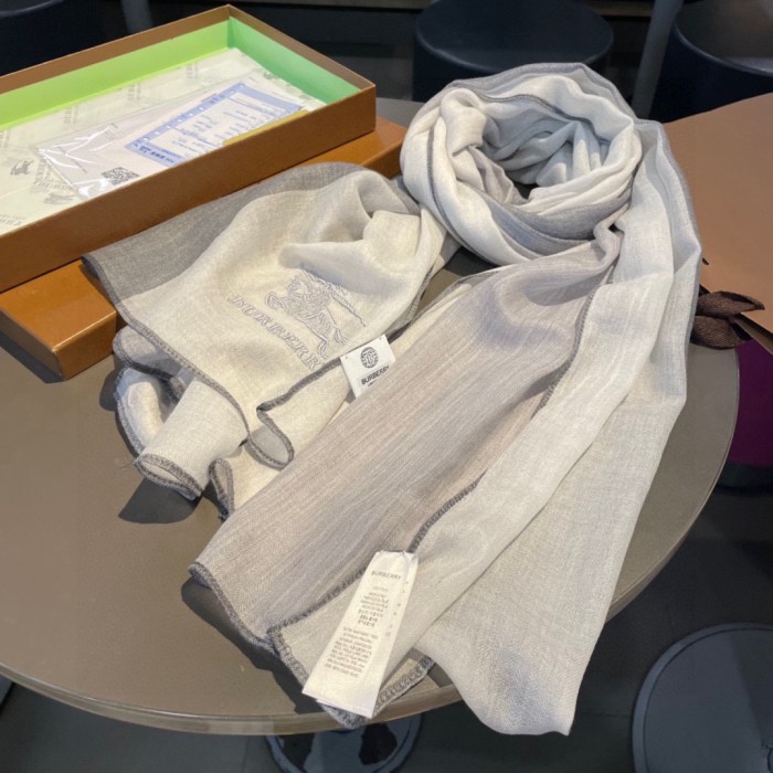 大人気 Burberryバーバリー 激安偽物 極薄カシミヤチェックストール