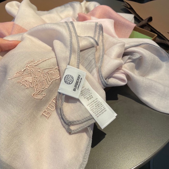 ★超人気 Burberryバーバリー n級品 極薄カシミヤチェックストール