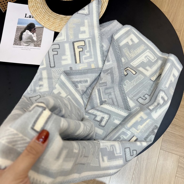 使い勝手良し フェンディ激安偽物 レディース マフラー