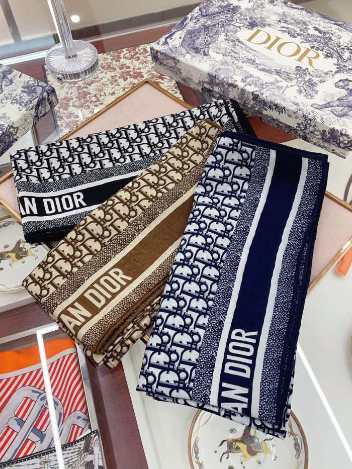 稀少 Dior ディオール 偽物通販 アルファベットスカーフ