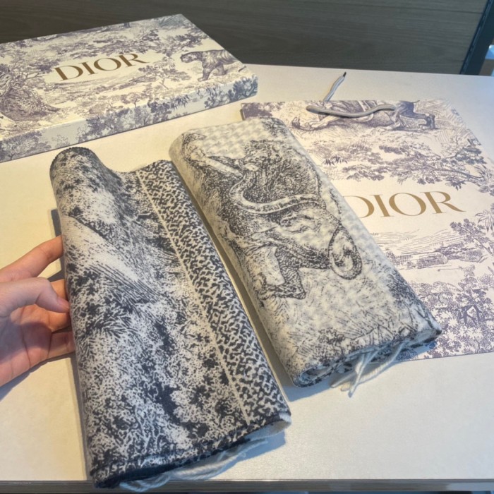 【話題商品！】Dior ディオール スーパーコピー アニマルフリンジスカーフ