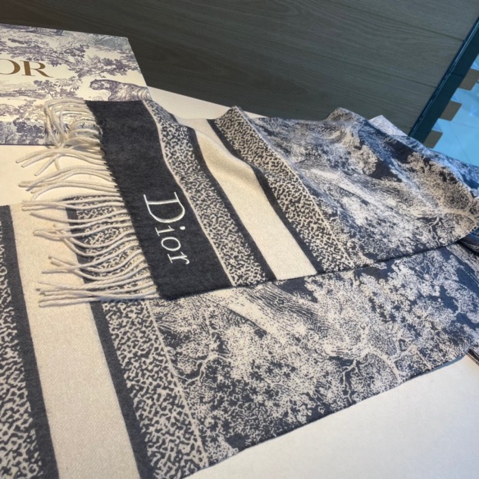 【話題商品！】Dior ディオール スーパーコピー アニマルフリンジスカーフ