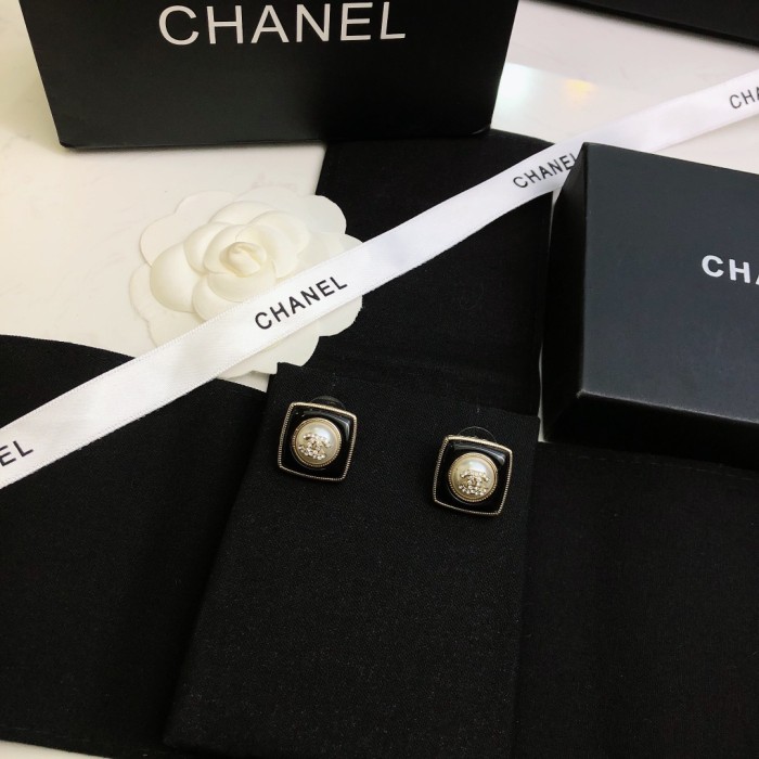 超奇跡の入荷☆ Chanelシャネル 偽物通販レディースイアリング2色
