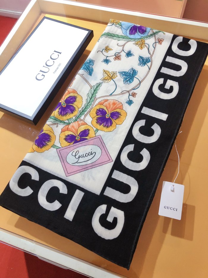 超話題! Gucciグッチ コピー ベルベットのスカーフが
