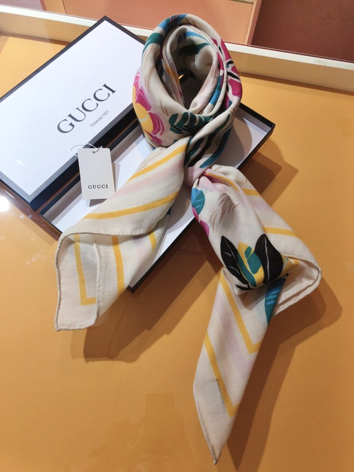 追跡付 Gucciグッチ スーパーコピー ベルベットのスカーフが