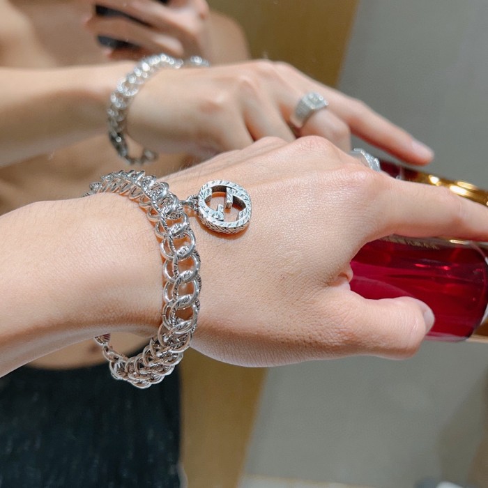 大人気 Gucciグッチ 激安偽物 ブレスレット