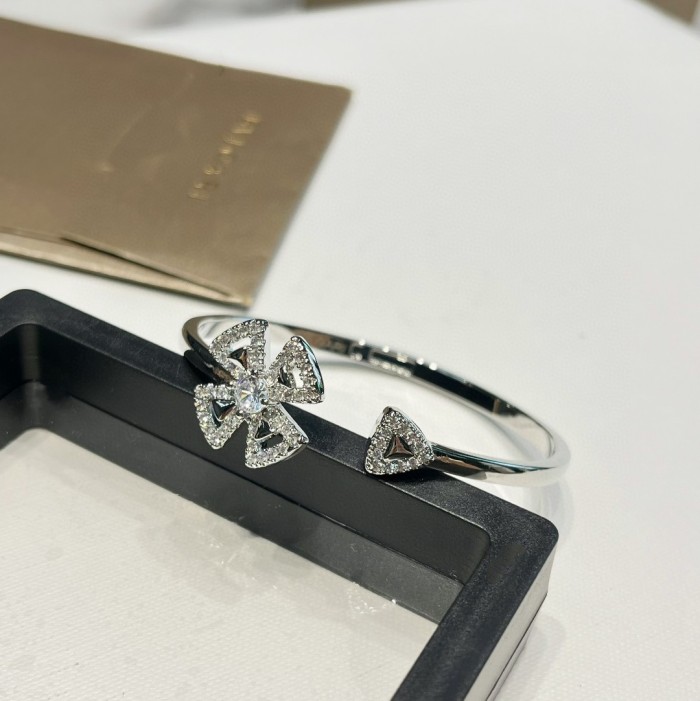 入手困難 BVLGARI ブルガリ コピー レディースブレスレット