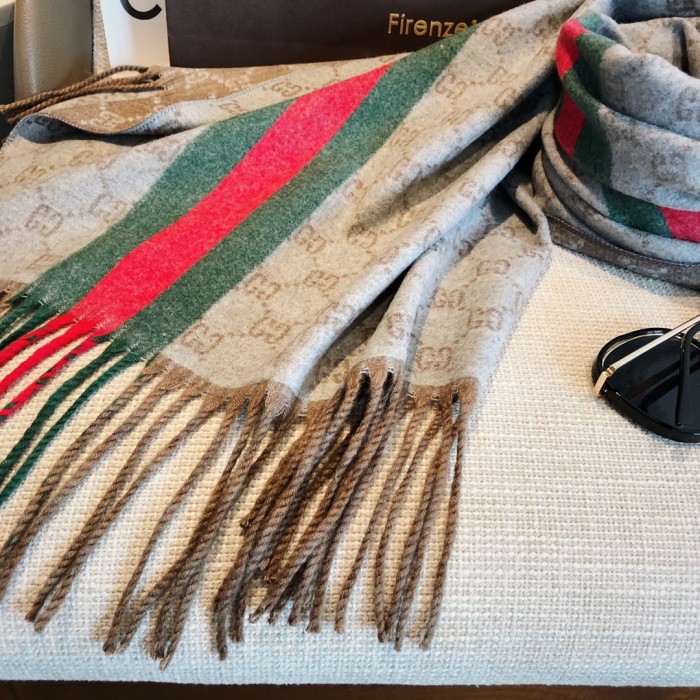 大人気 Gucciグッチ 激安偽物 長須ジャカードマフラー