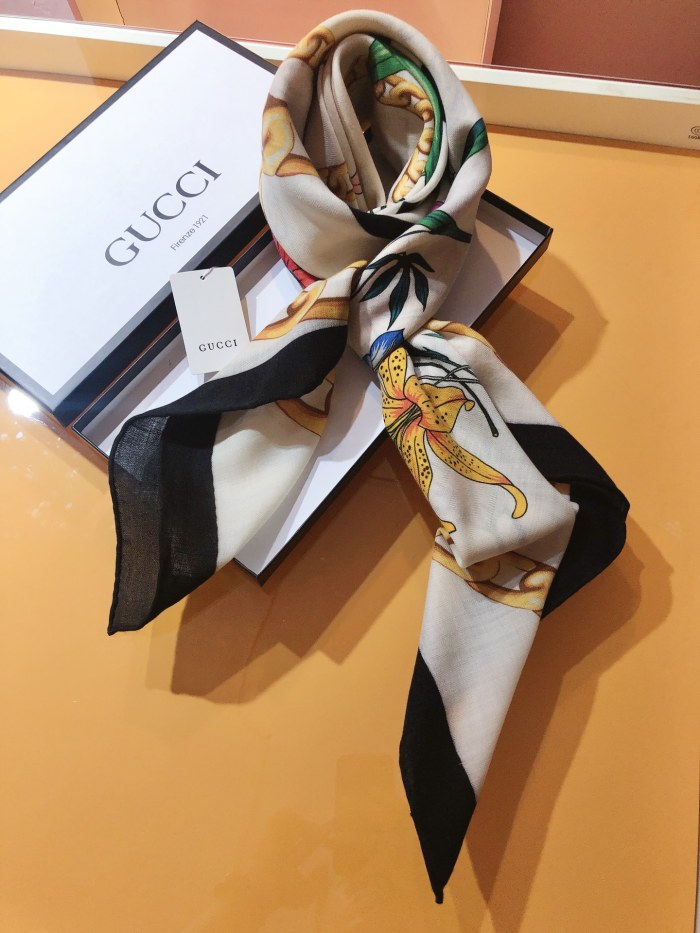 超奇跡の入荷☆ Gucciグッチ激安偽物 ベルベットのスカーフが