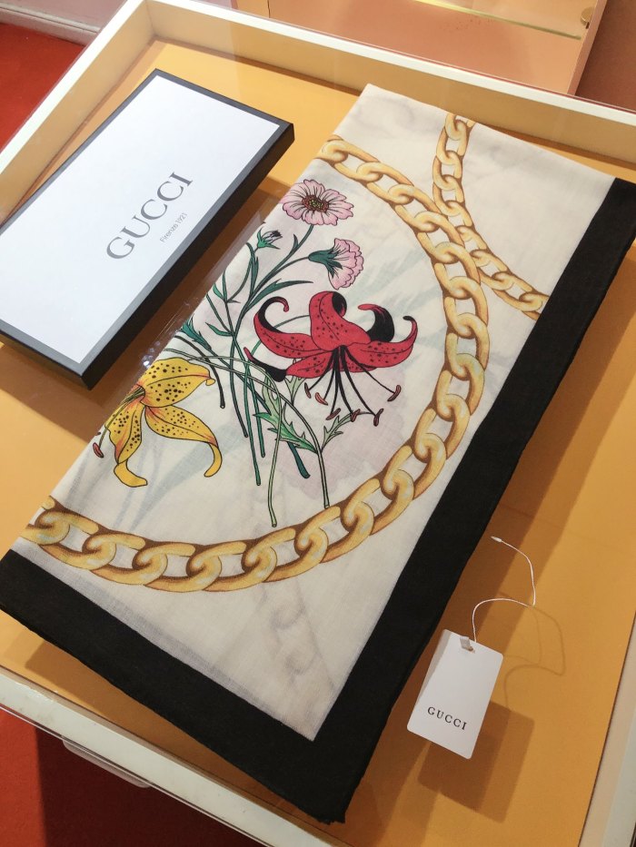 超奇跡の入荷☆ Gucciグッチ激安偽物 ベルベットのスカーフが