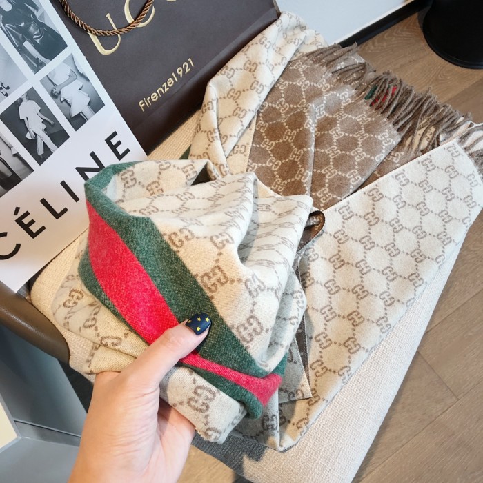 ★超人気 Gucciグッチ n級品長須ジャカードマフラー