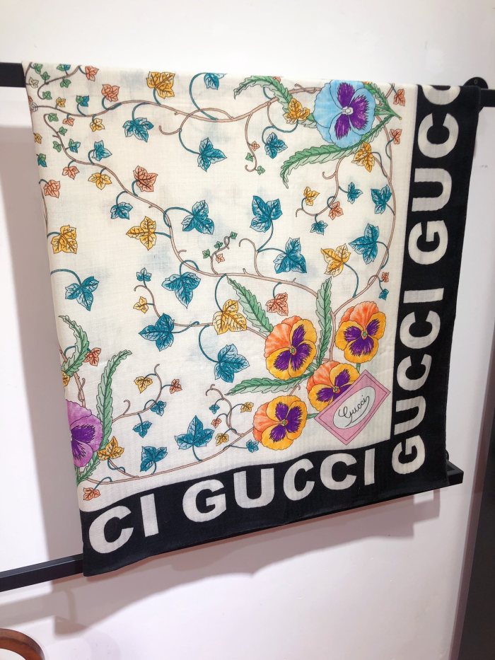 超話題! Gucciグッチ コピー ベルベットのスカーフが