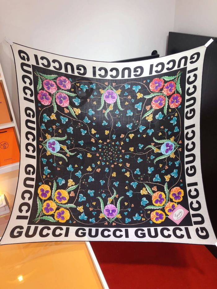 入手困難 Gucciグッチ 激安通販 ベルベットのスカーフが
