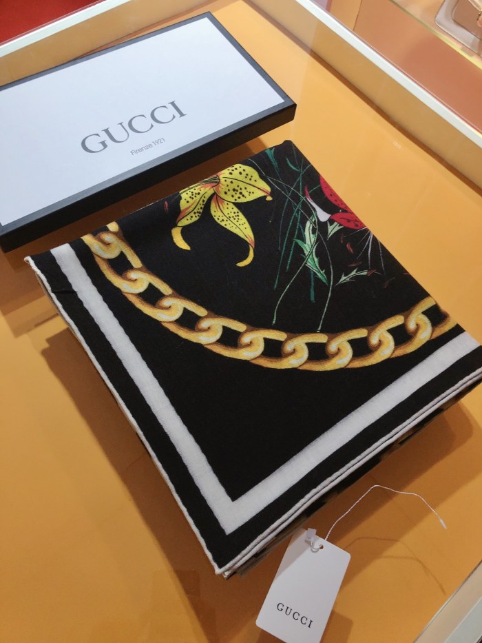 使い勝手良し Gucciグッチ コピーおすすめ ベルベットのスカーフが
