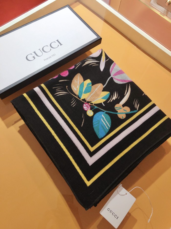 新作 Gucciグッチ n級品 ベルベットのスカーフが