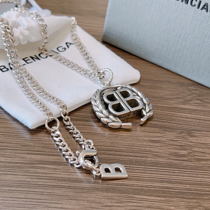 日本未入荷 バレンシアガ スーパーコピー ネックレス