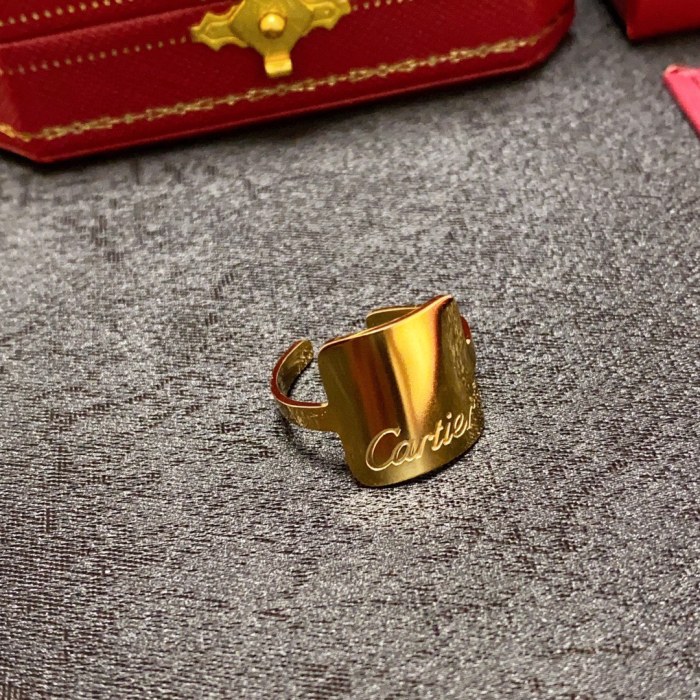 累積売上総額第１位！Cartierカルティエ コピーおすすめリング