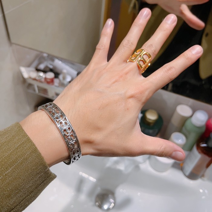 超奇跡の入荷☆ バレンシアガ コピーおすすめブレスレット