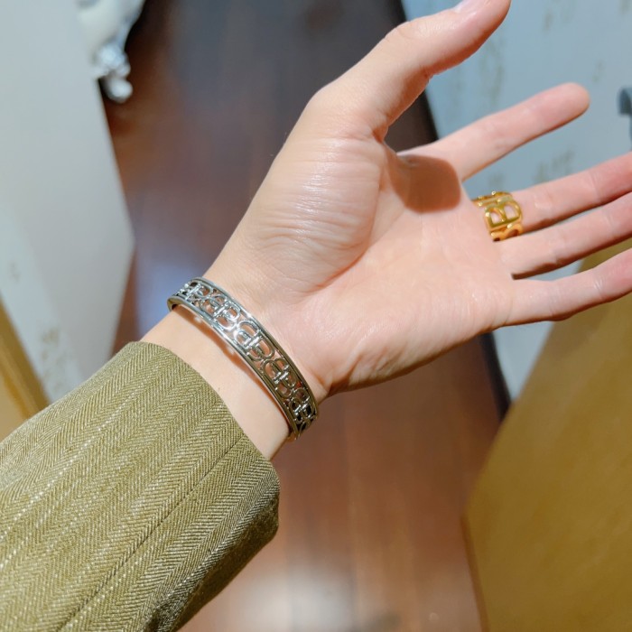 超奇跡の入荷☆ バレンシアガ コピーおすすめブレスレット
