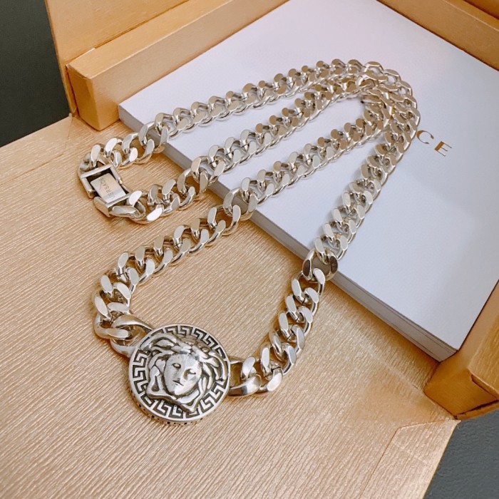 入手困難 Versace ヴェルサーチ コピーおすすめ ネックレス